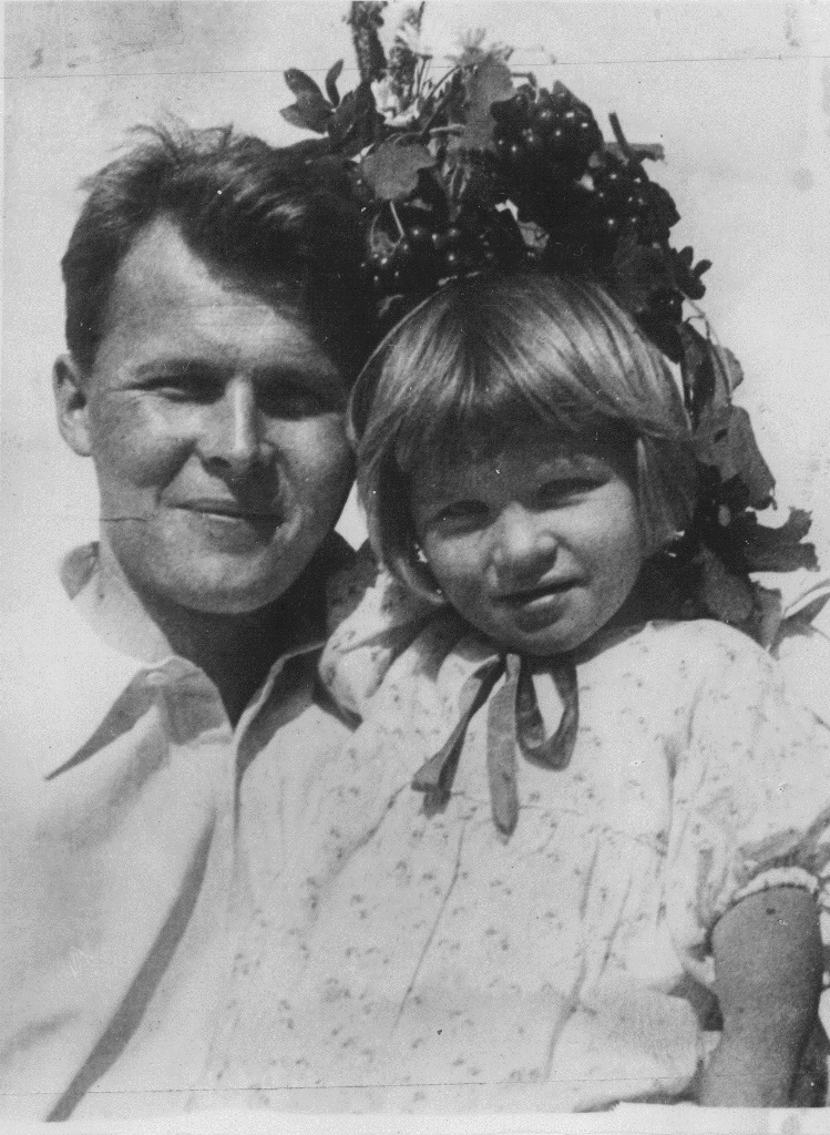 С дочерью Валентиной, 1937 г.