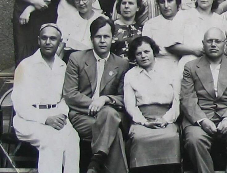 А. Твардовский с преподавателями и студентами первого выпуска МИФЛИ. Москва, 1939 г.