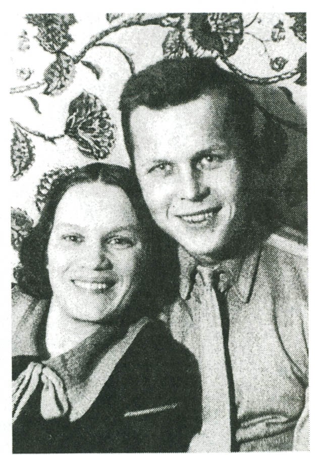 С женой М. И. Твардовской. Смоленск, 30-е гг.